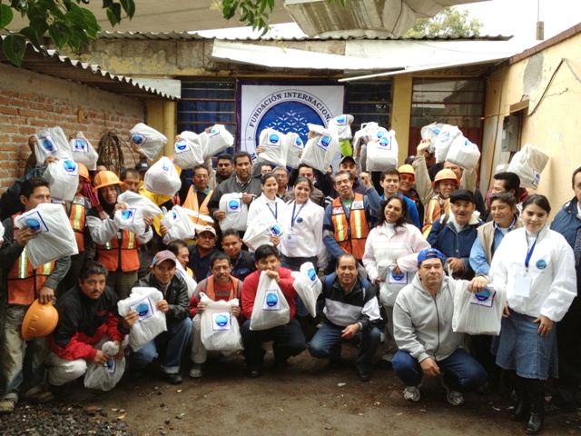 450-trabajadores-del-metro-reciben-entrega-de-pantalones