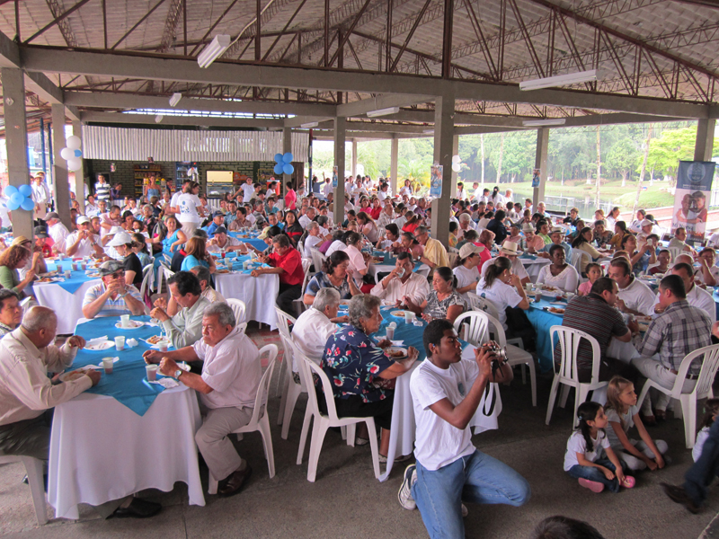 550-ayudas-entregadas-en-la-celebracion-del-dia-del-adulto-mayor