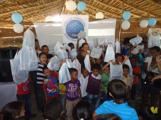 entrega-de-190-kits-escolares-en-caucasia