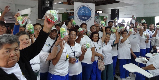 entrega-de-refrigerios-a-81-personas-mayores-del-barrio-santander