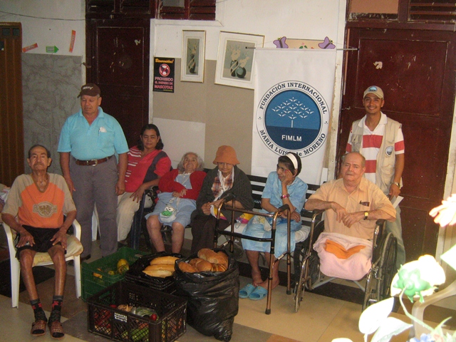 130-adultos-mayores-de-hogar-geriatrico-beneficiados