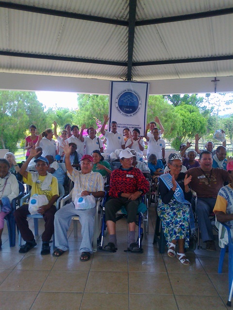 asilo-de-ancianos-de-esmeraldas-recibe-con-alegria-campana-qdia-de-la-persona-mayorq
