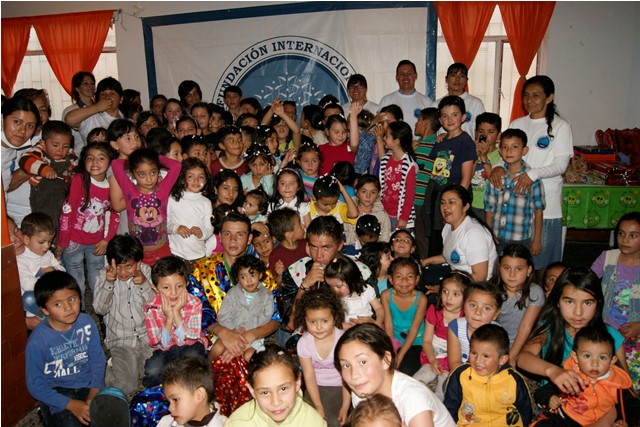 regalos-juegos-y-musica-para-100-ninos-de-ciudad-bolivar