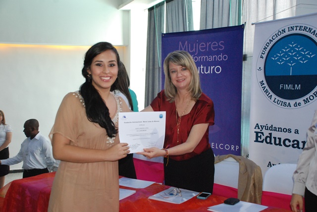 mujeres-se-graduaron-como-consultoras-de-belleza-en-cali