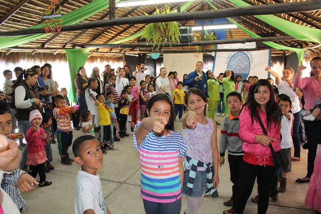 e-regreso-a-clases-ninos-se-beneficiaron-con-kits-escolares