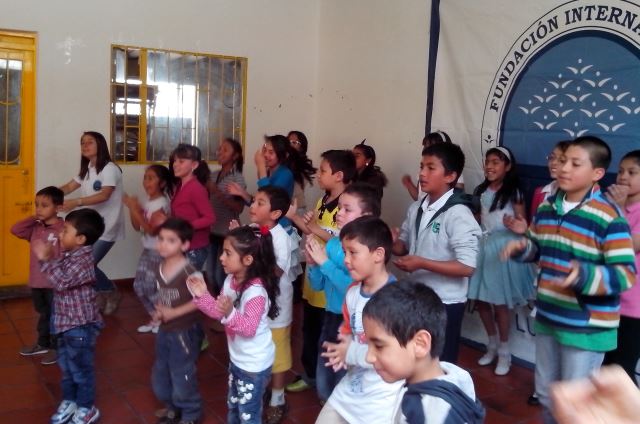 valores-y-kits-escolares-llegaron-a-los-ninos-de-prado