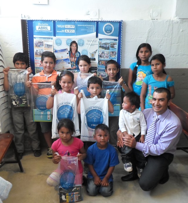 maratonica-entrega-de-kits-escolares-en-arbelaez