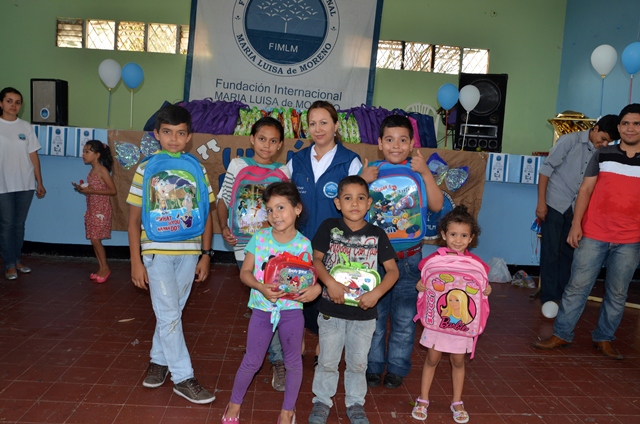 entrega-de-kits-escolares-en-bucaramanga