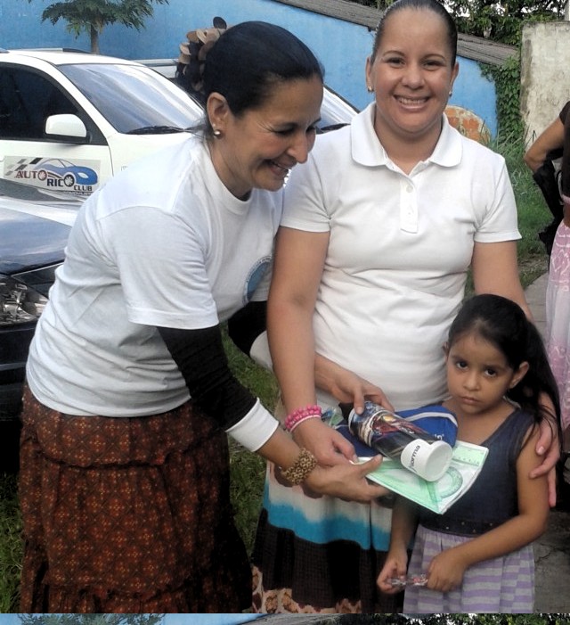 la-fundacion-entrega-kits-escolares-y-donaciones-para-las-madres-en-catumare