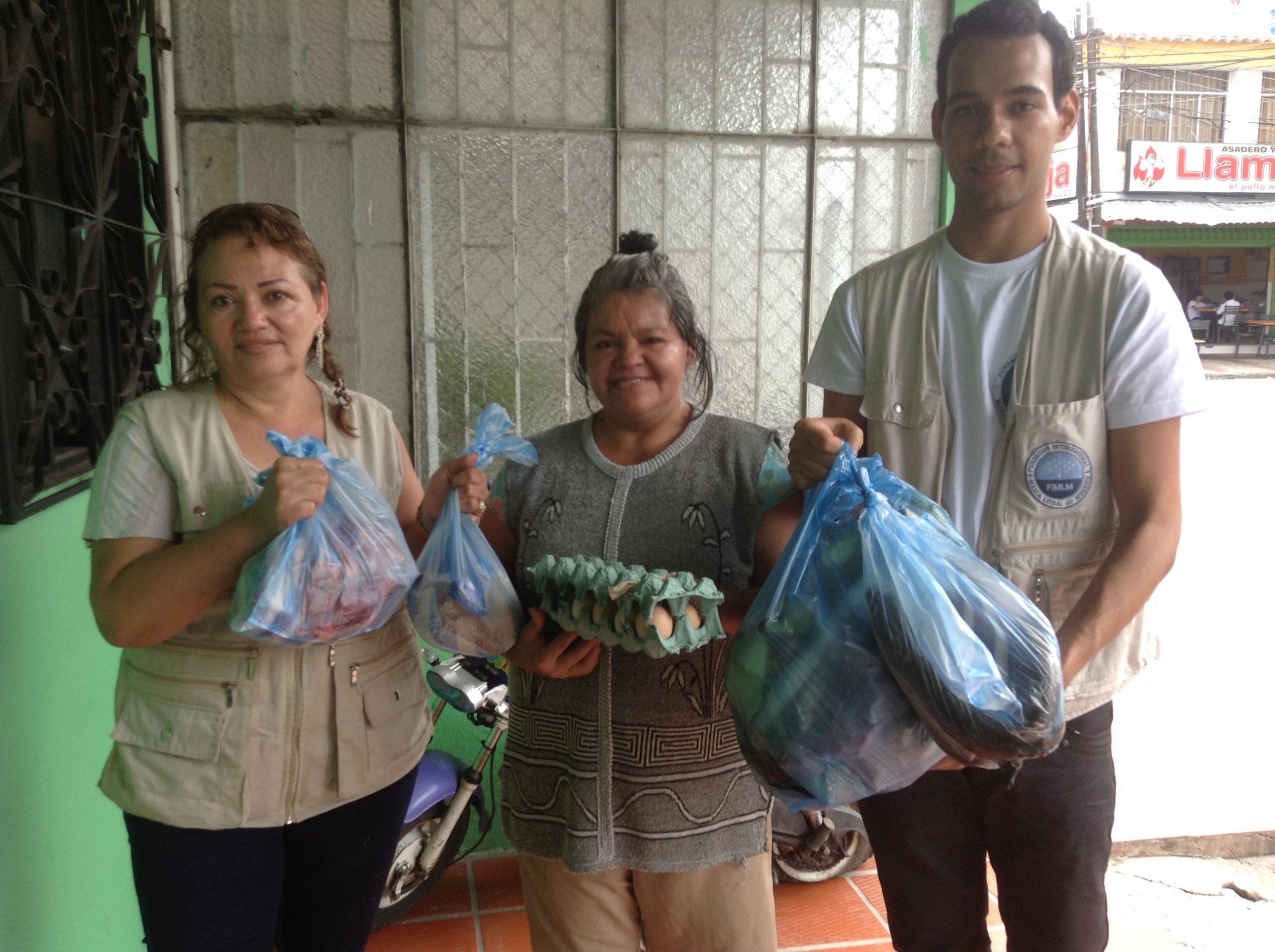 338-ayudas-en-alimento-entregadas-a-22-familias-de-escasos-recursos