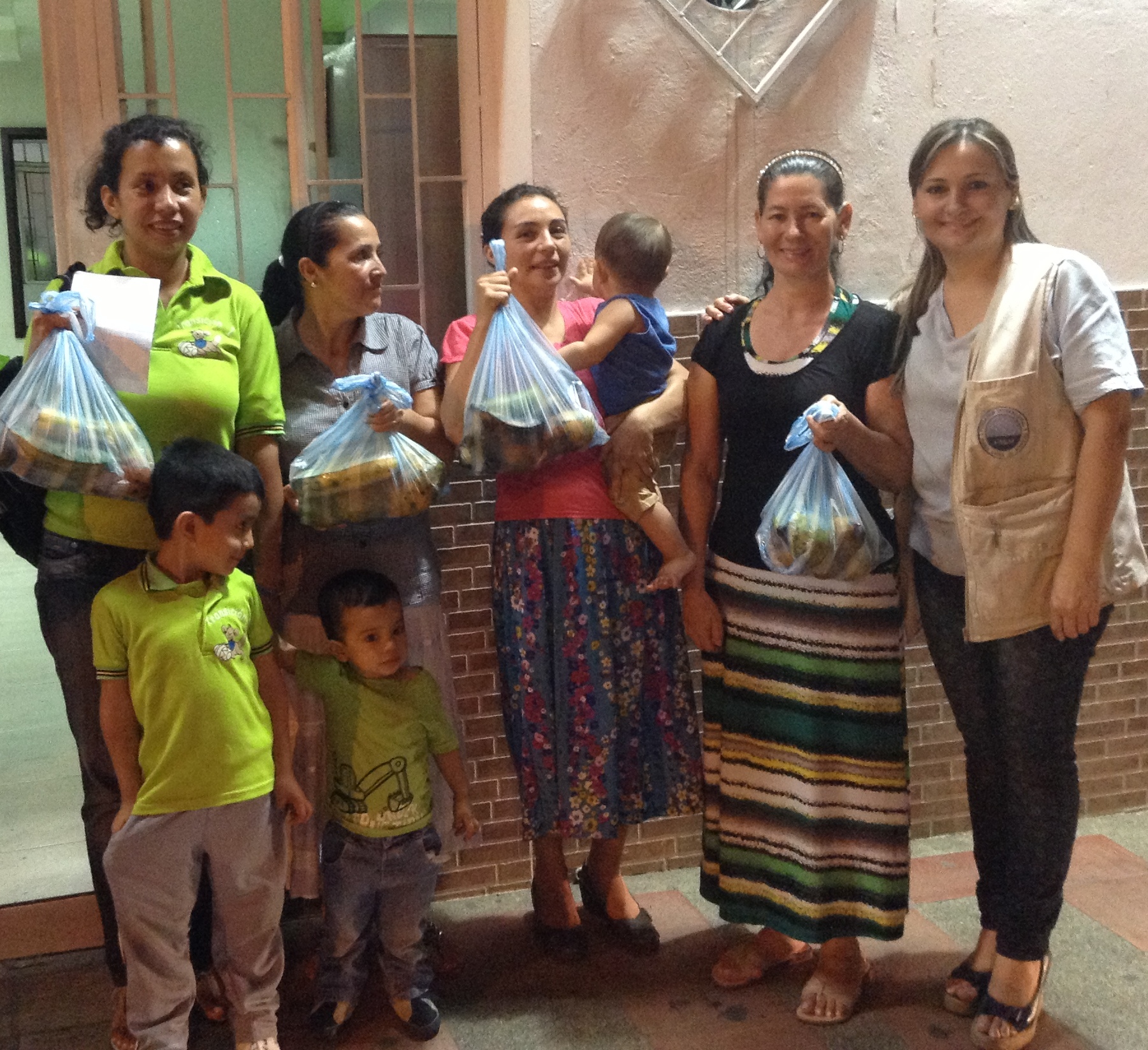 la-fundacion-entrega-ayuda-de-alimentos-en-el-barrio-san-marcos