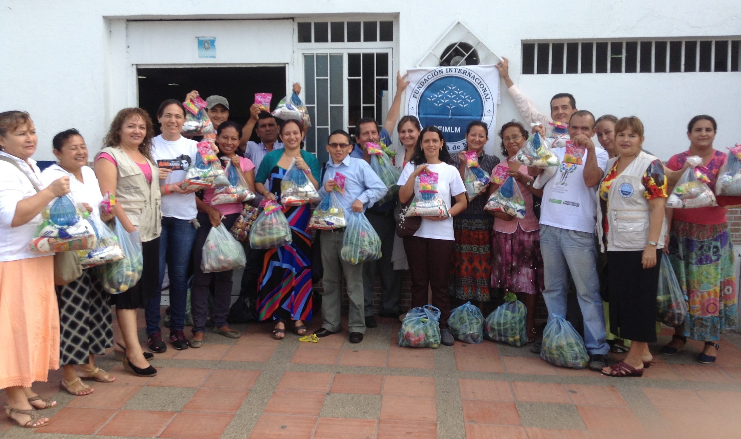 mercados-entregados-por-la-fundacion-beneficio-a-24-personas