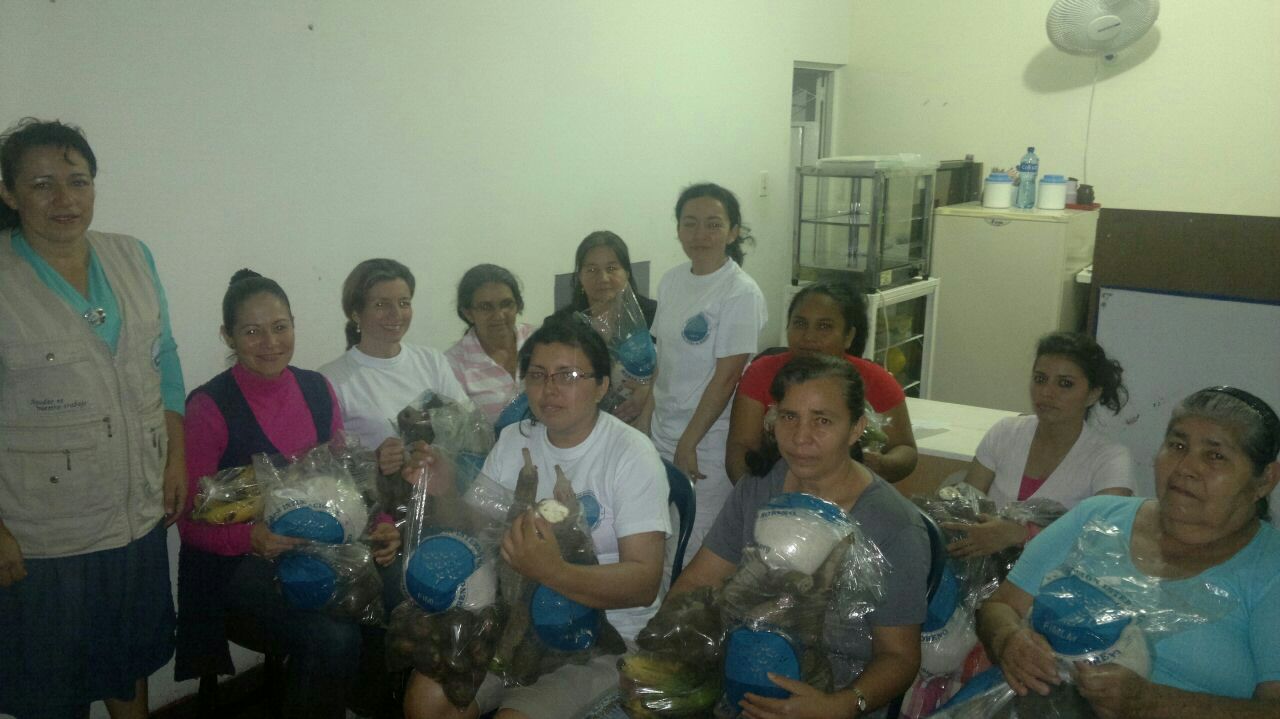 la-fundacion-entrega-329-ayudas-en-barrio-vulnerable-2
