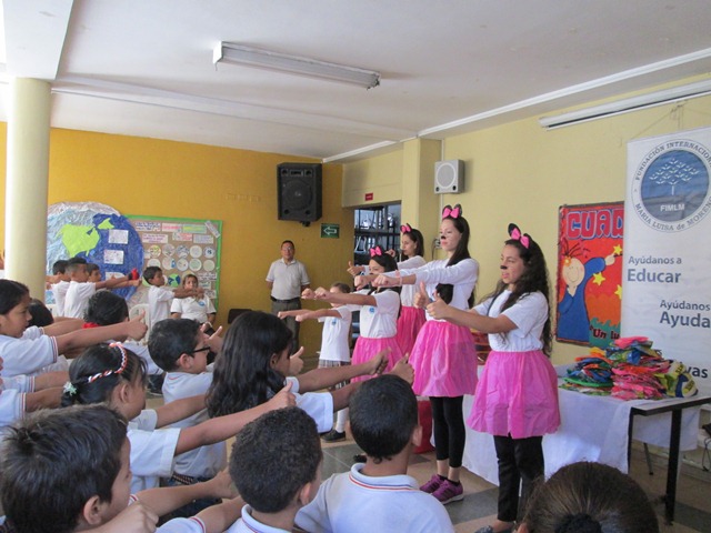 entrega-de-infladores-y-vajillas-infantiles-en-la-i-e-dinamarca-caribe