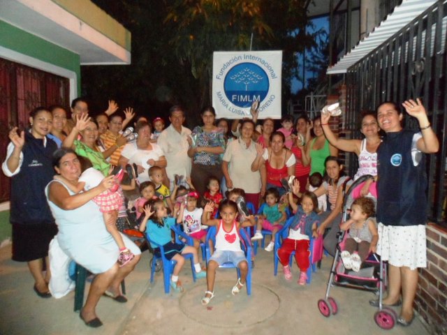 en-giron-santander-se-entregan-calzados-para-ninas