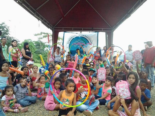 la-fundacion-llevo-alegria-al-sector-de-loma-linda-en-cali-con-la-campana-un-dia-para-el-nino