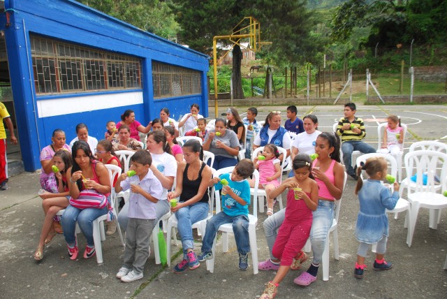 las-madres-celebran-con-sus-ninos-en-pijao