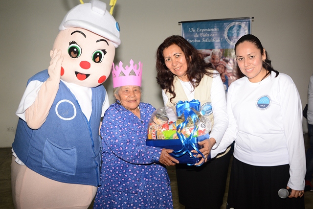 140-adultos-mayores-celebraron-su-dia-con-la-fundacion-en-sjl