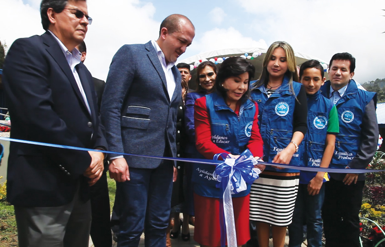 dra-maria-luisa-piraquive-entrega-nueva-sede-de-institucion-educativa-en-mancilla-2