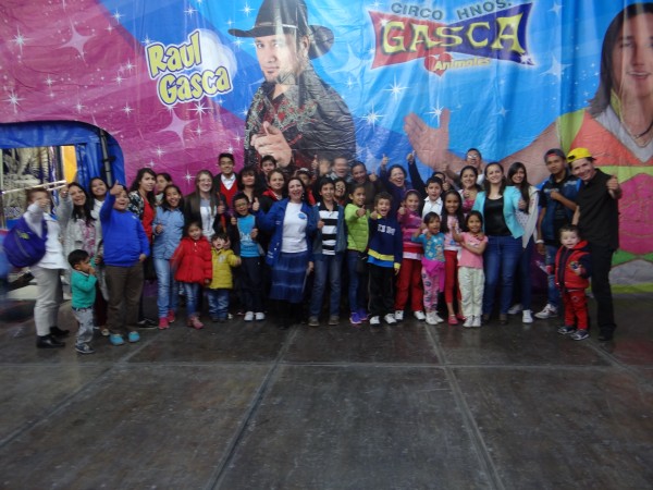 ninos-se-divierten-con-el-circo-de-los-hermanos-gasca