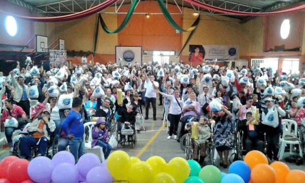 dia-de-sorpresas-vivieron-personas-con-discapacidad-y-adultos-mayores-en-kennedy