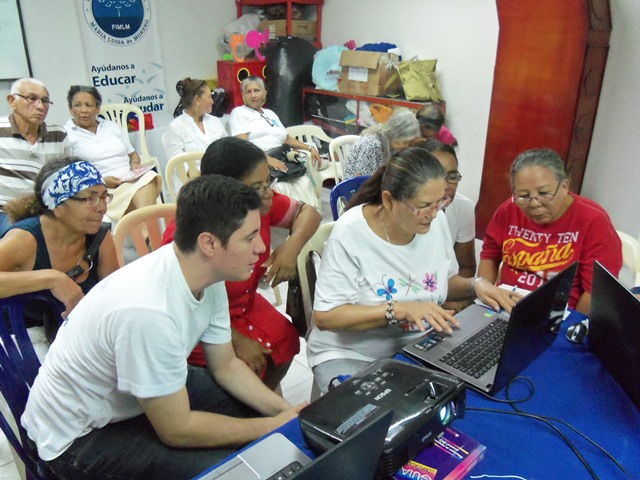 inicio-de-clases-de-informatica-e-ingles-para-adultos-mayores