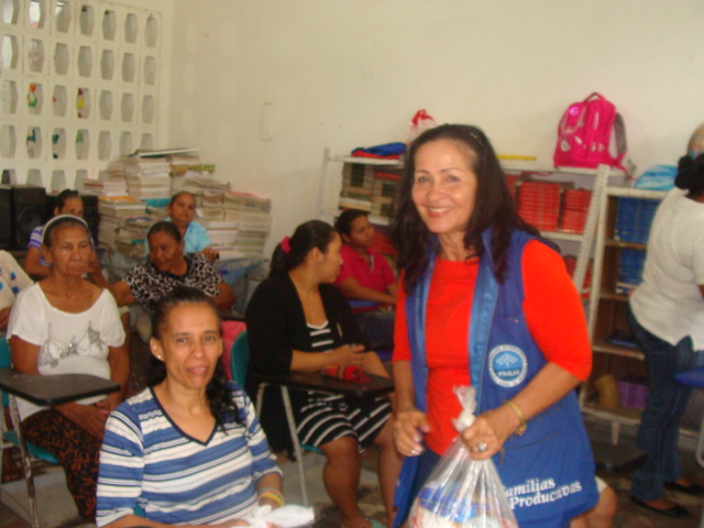 entrega-de-mercados-de-alimentos-en-la-vereda-matogiro