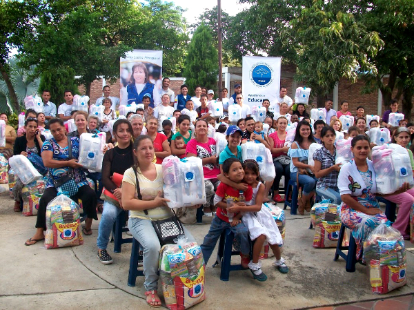 la-fundacion-entrega-ayudas-en-ciudades-de-venezuela