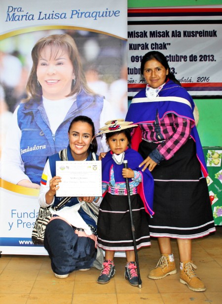 resguardo-indigena-guambiano-la-bonanza-entrega-reconocimiento-a-la-dra-maria-luisa-piraquive