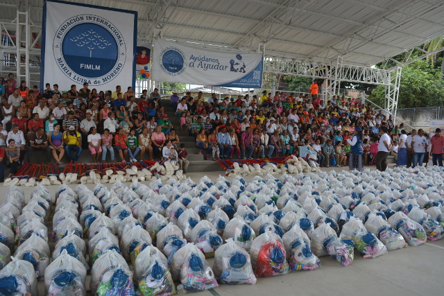entrega-de-ayuda-humanitaria-a-damnificados-por-avalancha-en-campoalegre-huila