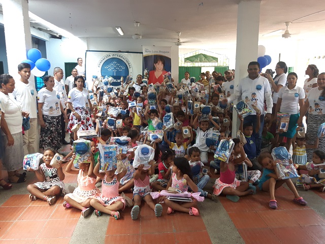 entrega-de-100-kits-escolares-en-fundacion