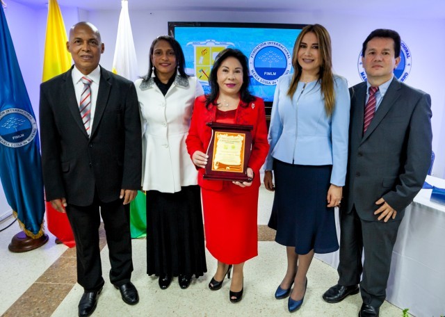 images_fotos_colombia_bogota_2018_23sep18_entregareconocimt_dramarialuisa_23sep18_entregareconocimt_dramarialuisa003-1