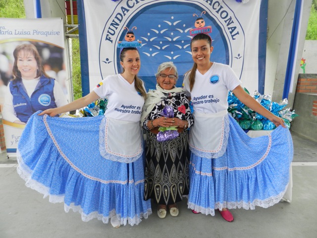 tarde-feliz-para-la-persona-mayor-en-santa-rosa-la-hermosa