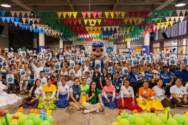 el-poblado-en-pereira-se-viste-de-fiesta-con-la-persona-mayor