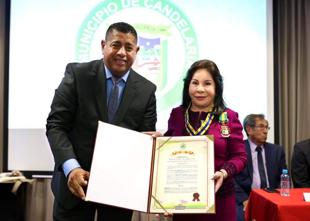 dra-maria-luisa-piraquive-es-galardonada-como-ciudadana-ilustre-del-municipio-de-candelaria-valle-2