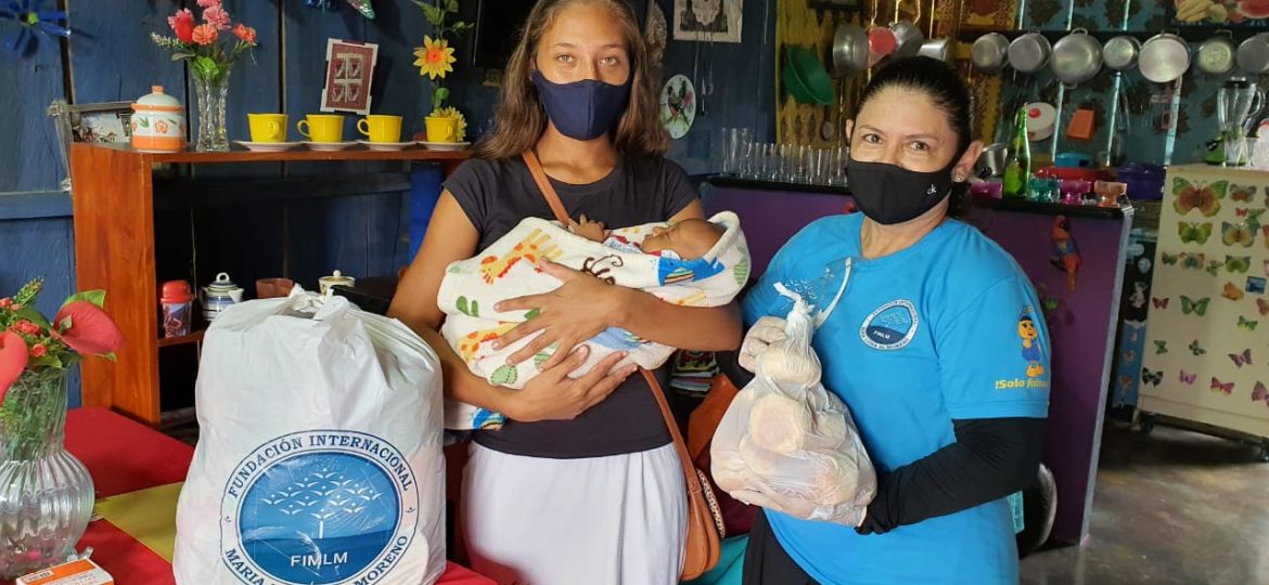 La Fundación entregó ayuda humanitaria a madre cabeza de hogar en Acandí, Chocó.