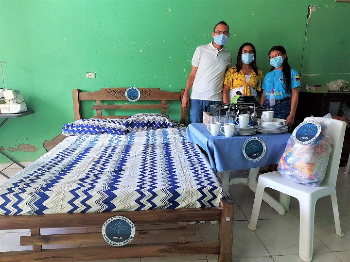 Entrega de ayudas a la familia de Nelsy Torres, damnificada por inundaciones en Carmen de Bolívar, 2021