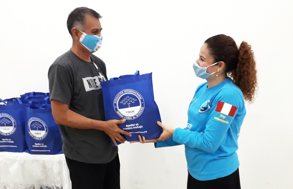 familias-de-la-ciudad-de-iquitos-peru-reciben-mercados-de-alimentos