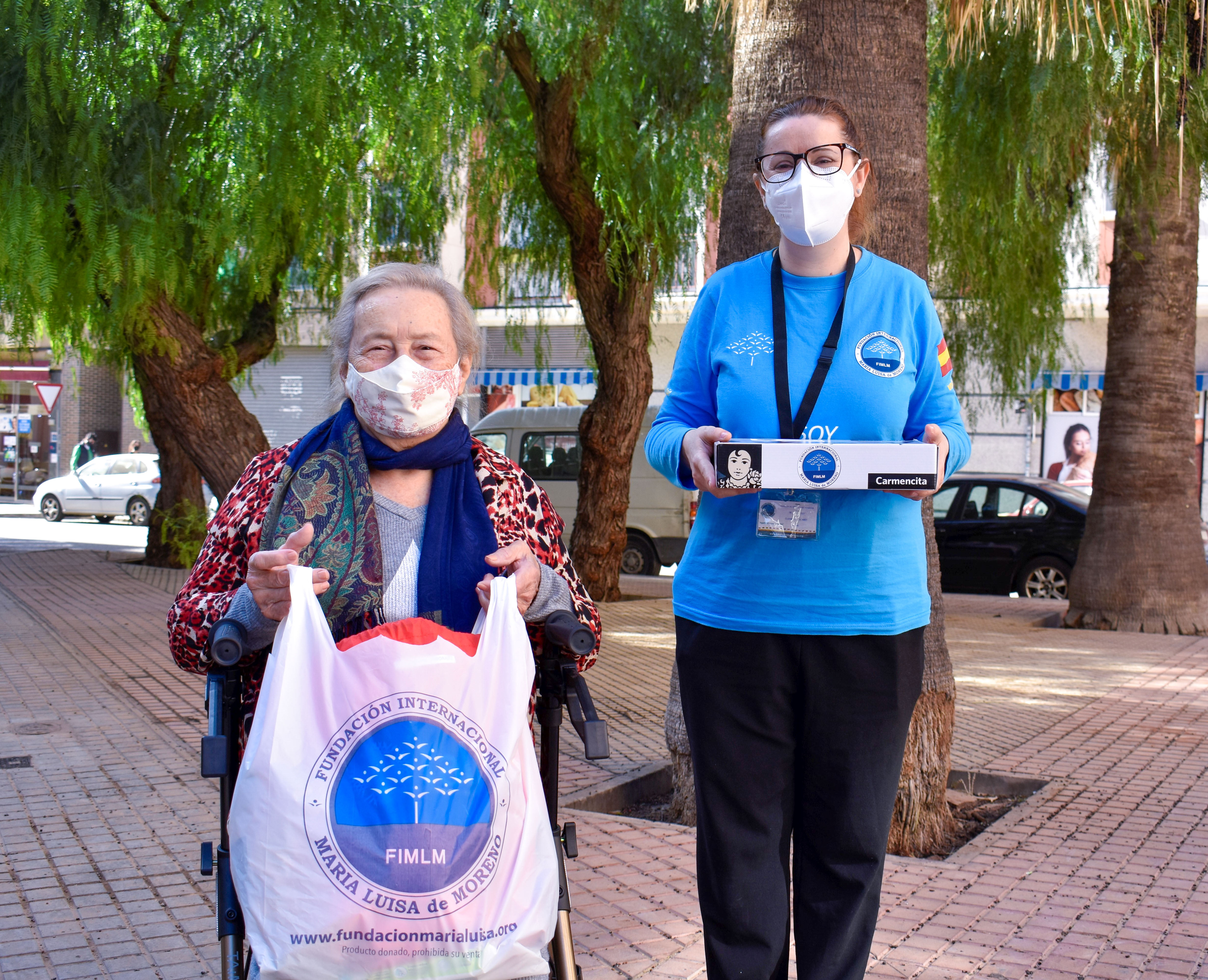 adultos-mayores-de-elche-fueron-beneficiados-con-la-entrega-de-kits-de-alimentacion-abrigo-y-calzado