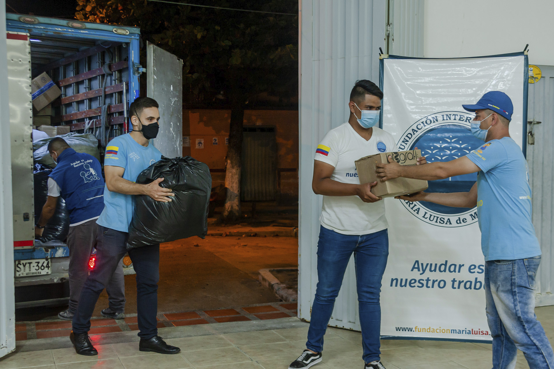 voluntarios-de-la-fundacion-preparan-las-ayudas-para-los-damnificados-en-la-virginia-risaralda