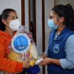 Más familias en Ecuador reciben canastas de víveres y kits de aseo