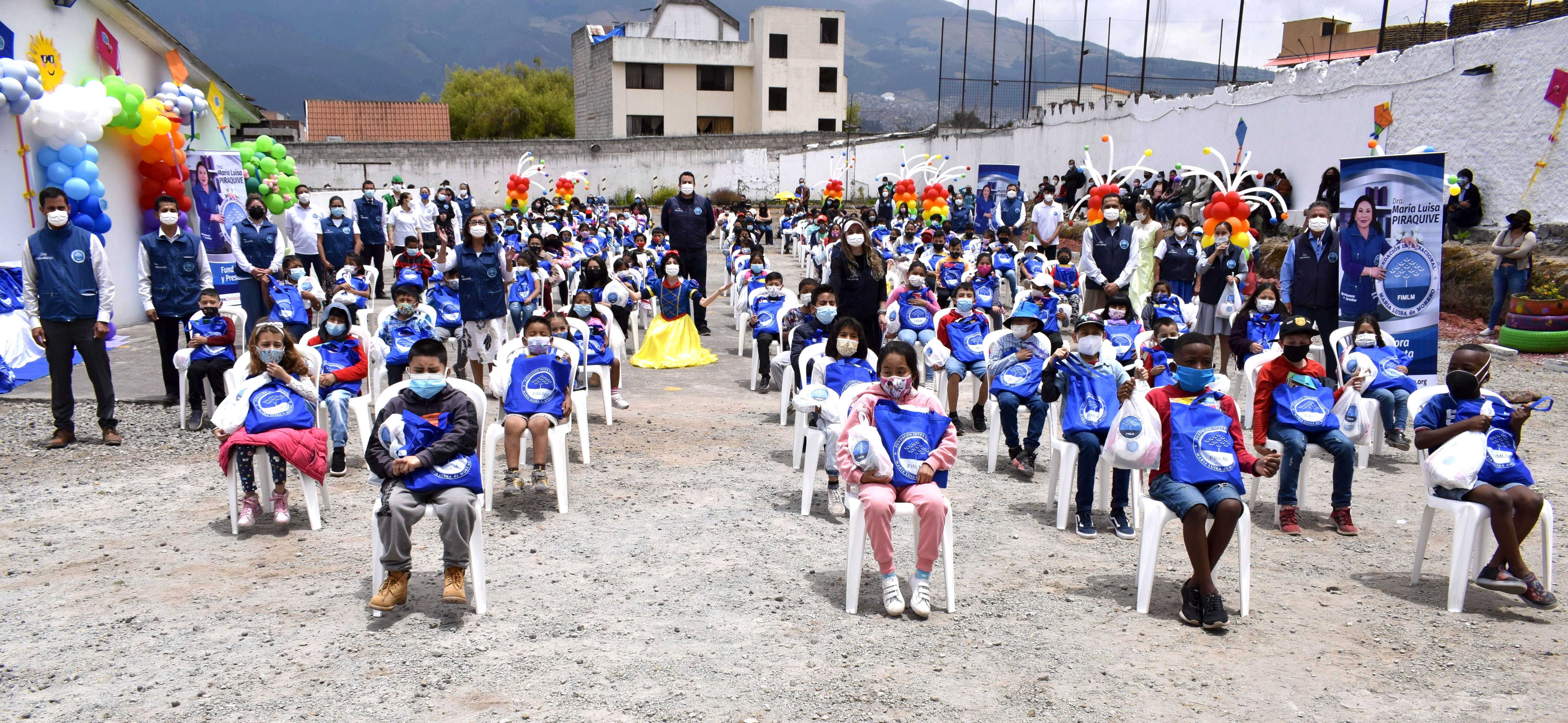 entrega-de-tablets-y-kits-escolares-para-inicio-de-periodo-escolar-en-la-region-sierra-de-ecuador