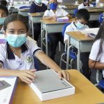Niños de Chipatá, Santander, reciben computadores y tablets gracias a la campaña de donación Ayudas que conectan. Septiembre 2021