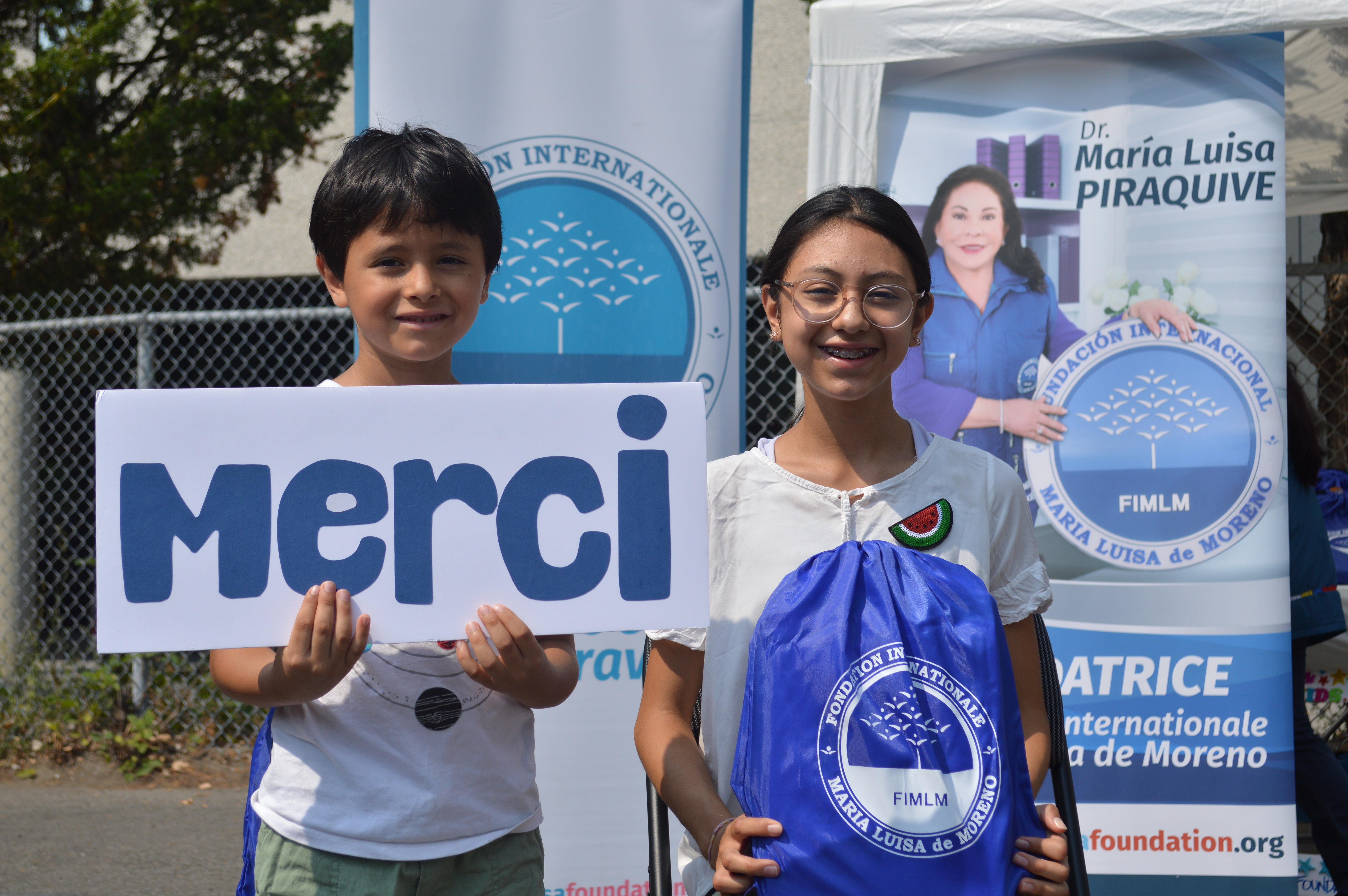 entrega-de-kits-escolares-en-la-ciudad-de-montreal-como-un-aporte-a-la-educacion