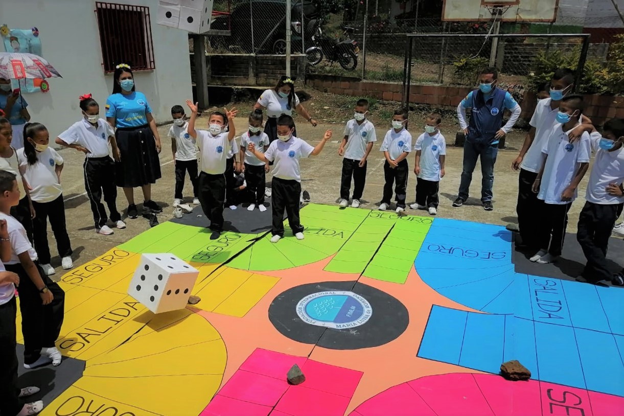 jugando-aprenden-los-ninos-de-belen-de-umbria-los-buenos-habitos