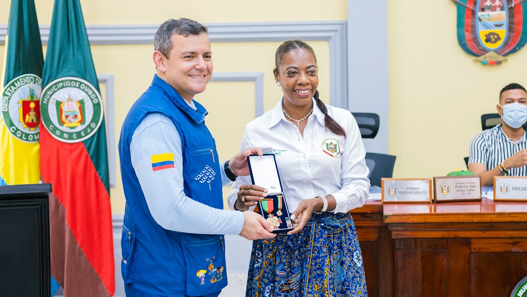 concejo-municipal-de-quibdo-condecora-a-la-dra-maria-luisa-piraquive-por-su-labor-filantropica-en-el-municipio-2