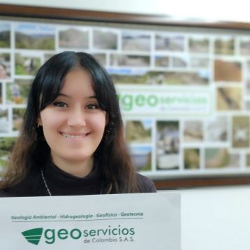 Valeria, persona con discapacidad intelectual, inicia a laborar como auxiliar administrativa