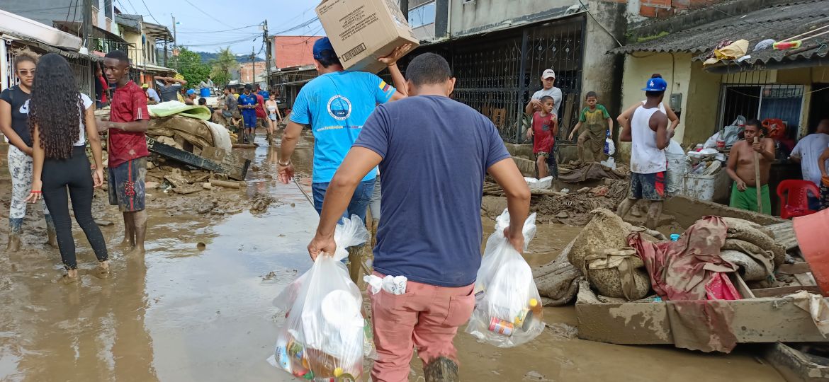 La Fundación, a través del equipo de voluntarios, se ha desplazado a los sectores más afectados por el desastre natural.