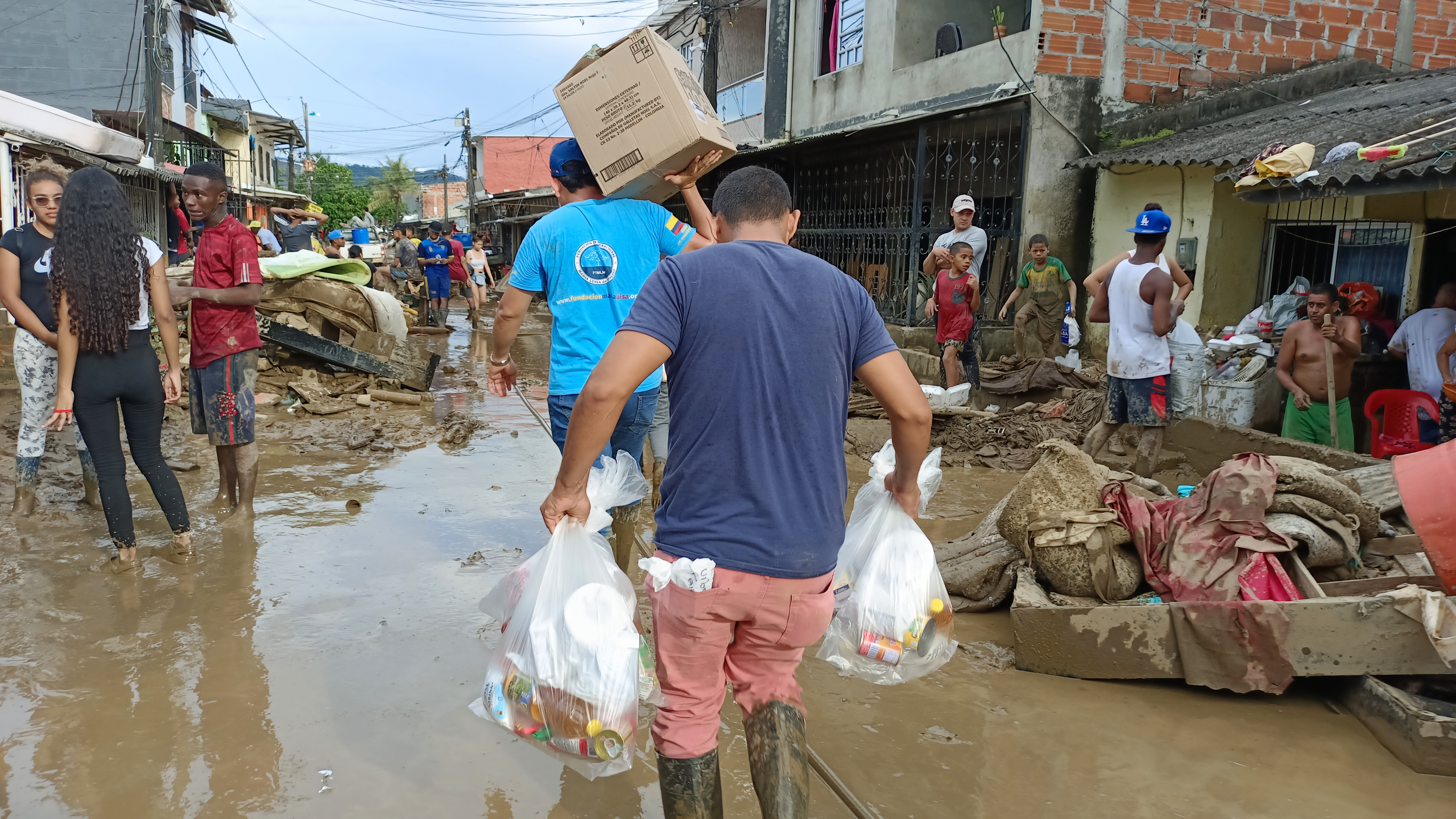 la-fundacion-continua-llevando-bienestar-a-las-familias-damnificadas-en-apartado-antioquia