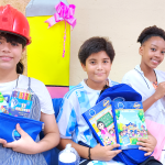 Como sorpresa, recibieron kits completos de útiles escolares enviados por la Dra. María Luisa Piraquive, Fundadora y Presidenta de la FIMLM, para culminar su año lectivo.